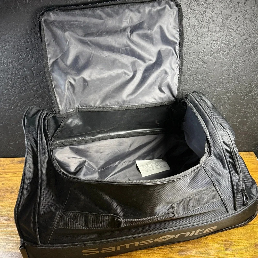 Samsonite 22 Inch Wheeled 1151895 Black Nylon Rolling Duffel Travel Bag Unisex